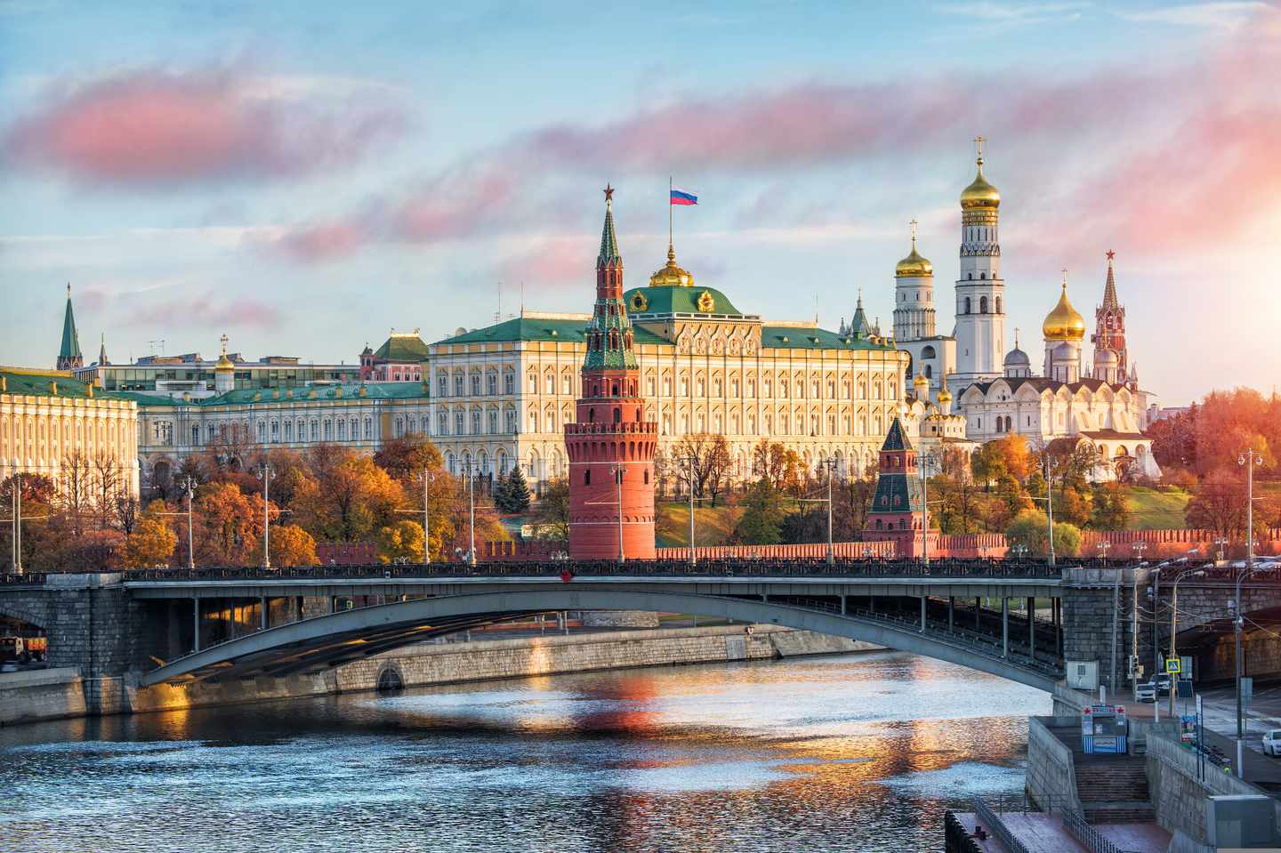 russland-moskau-kreml-klein-g-614724736.jpg