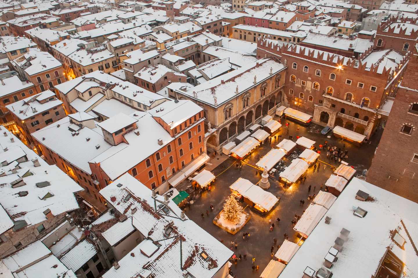 italien-verona-winter-g-2153916717.jpg