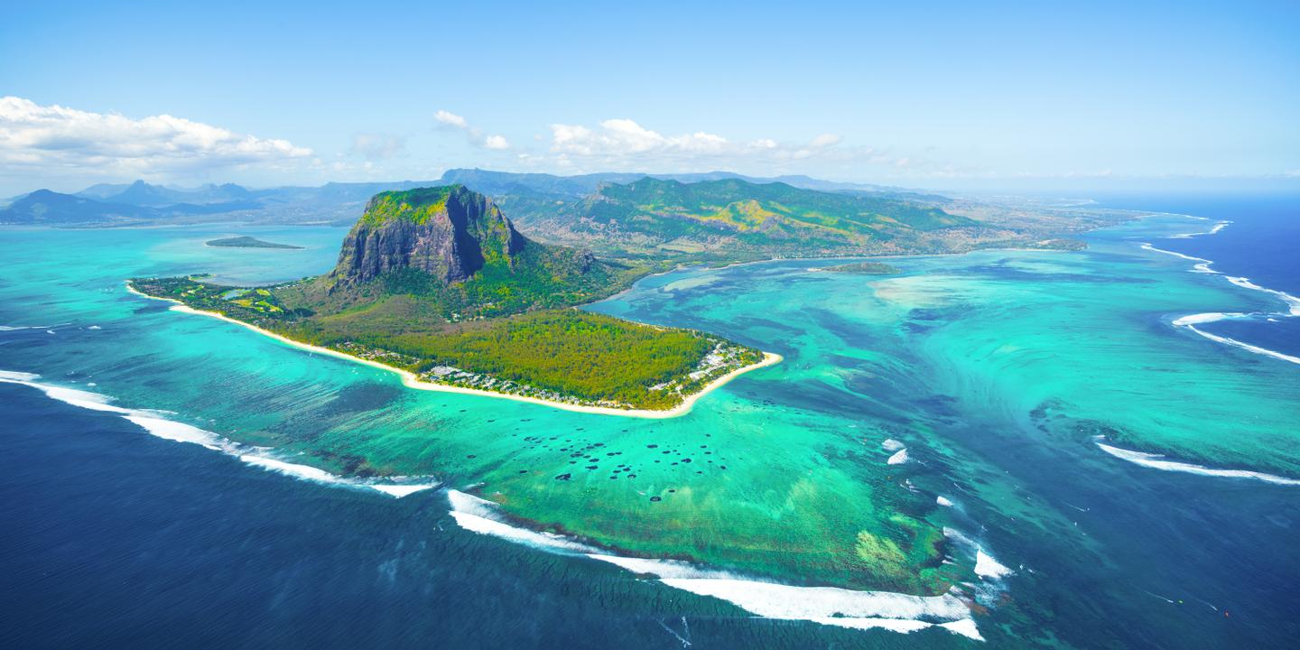 indischer-ozean-mauritius-le-morne-g-865549178.jpg