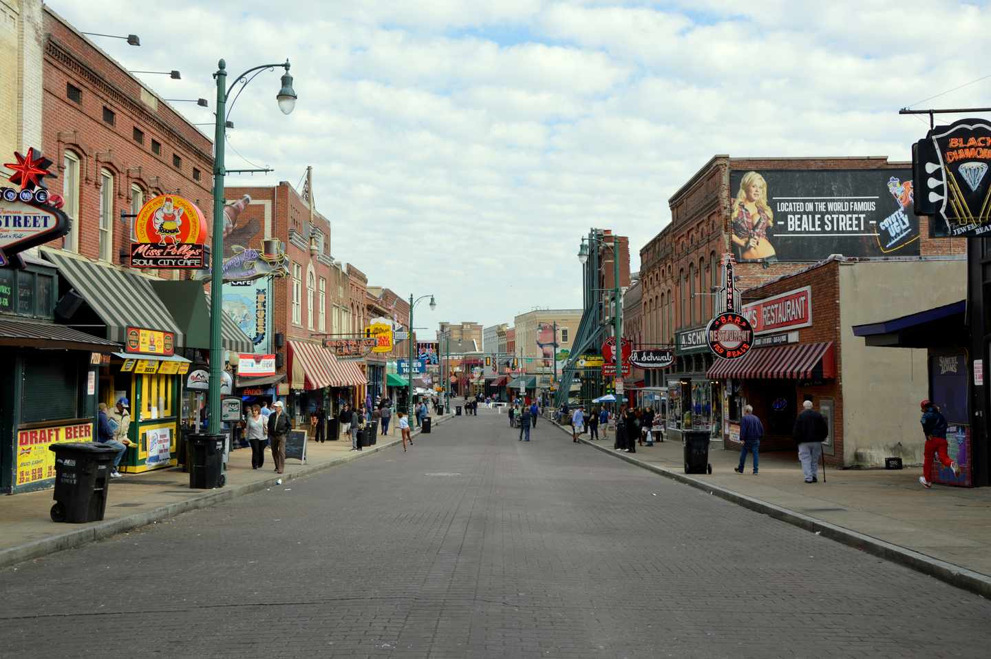 usa-tennessee-memphis-beale-street-musik-t-495540449.jpg