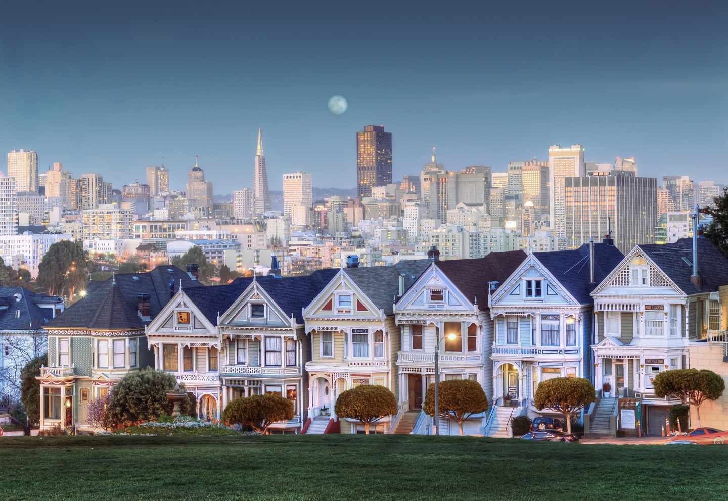usa-kalifornien-san-francisco-painted-ladies-mond-g-187314420-2.jpg