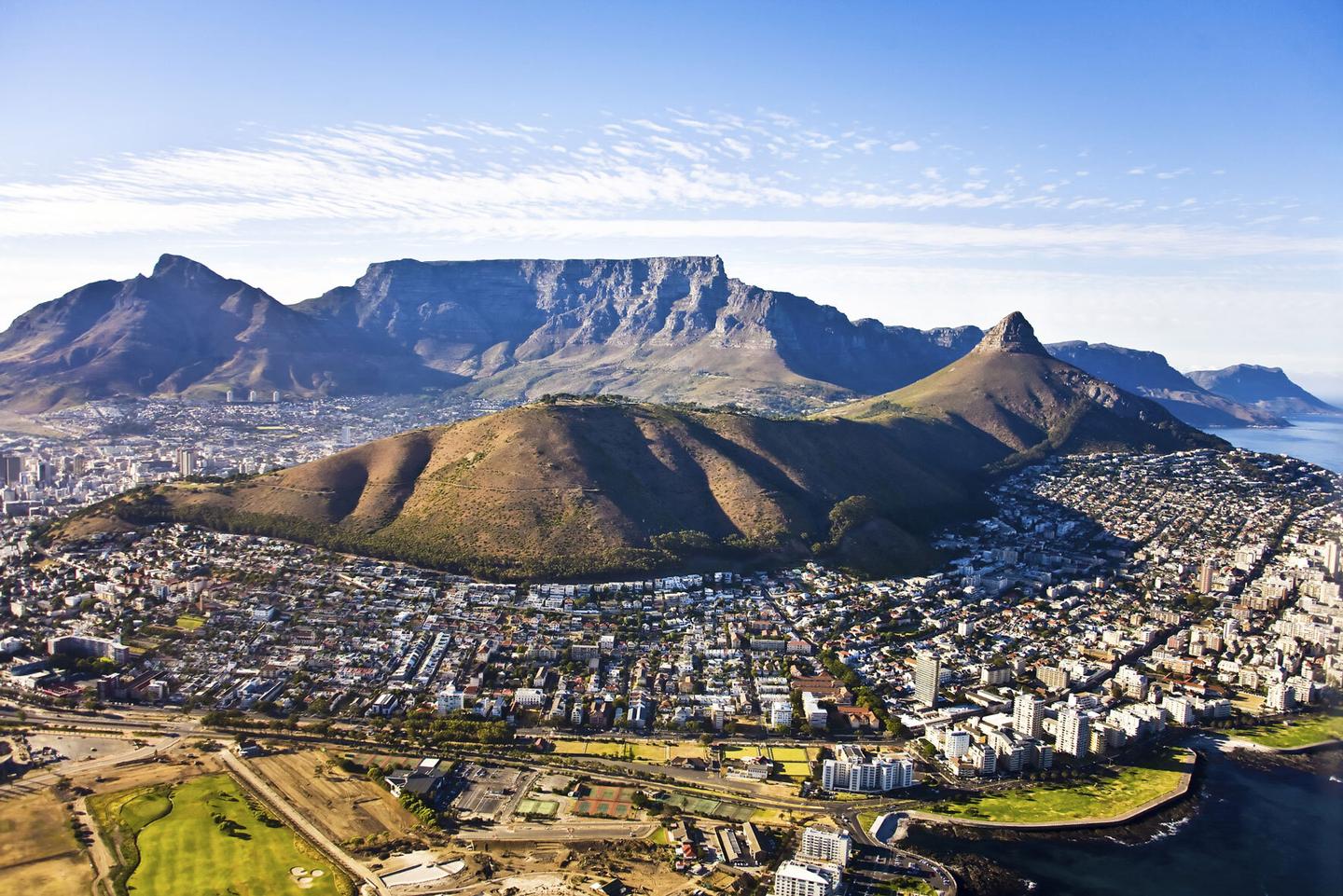 suedafrika-kapstadt-tafelberg-luftaufnahme-t-186254202.jpg