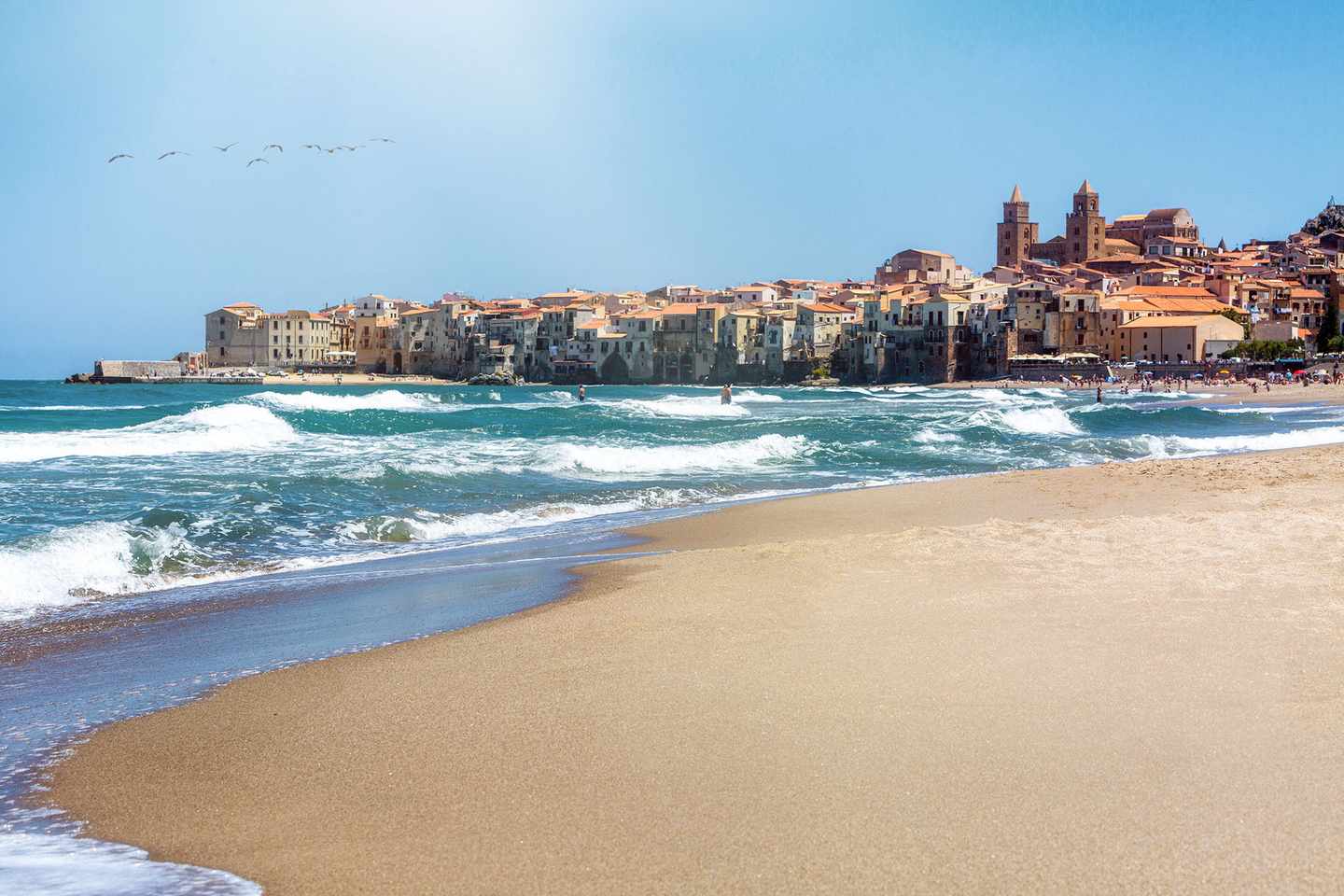 italien-sizilien-sandstrand-bei-cefalu-g-1335109762.jpg