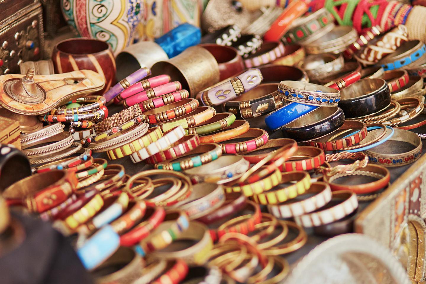 tunesien-markt-schmuck-g-512289816.jpg