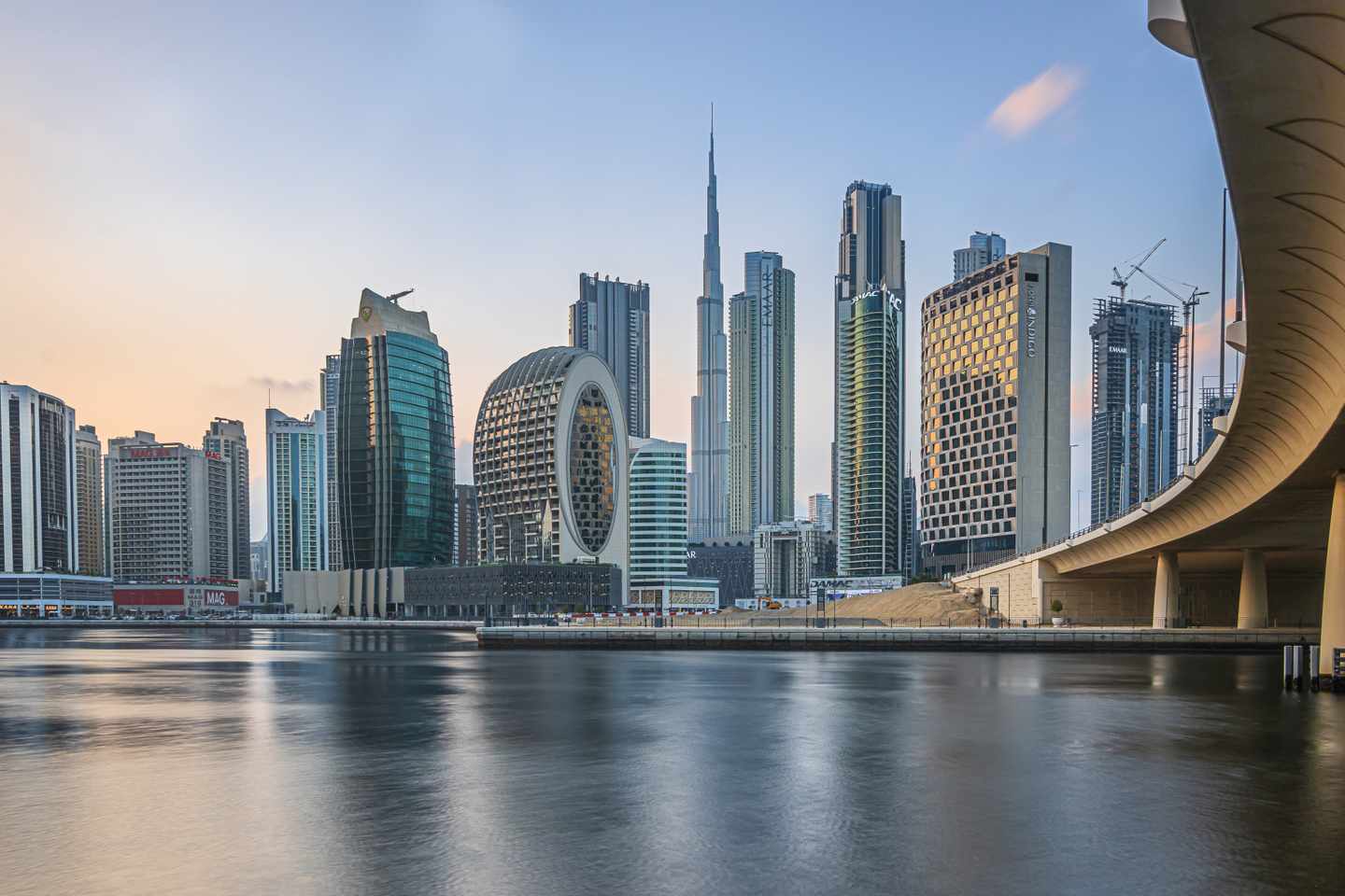 vae-dubai-skyline-bruecke-g-1662820522.jpg
