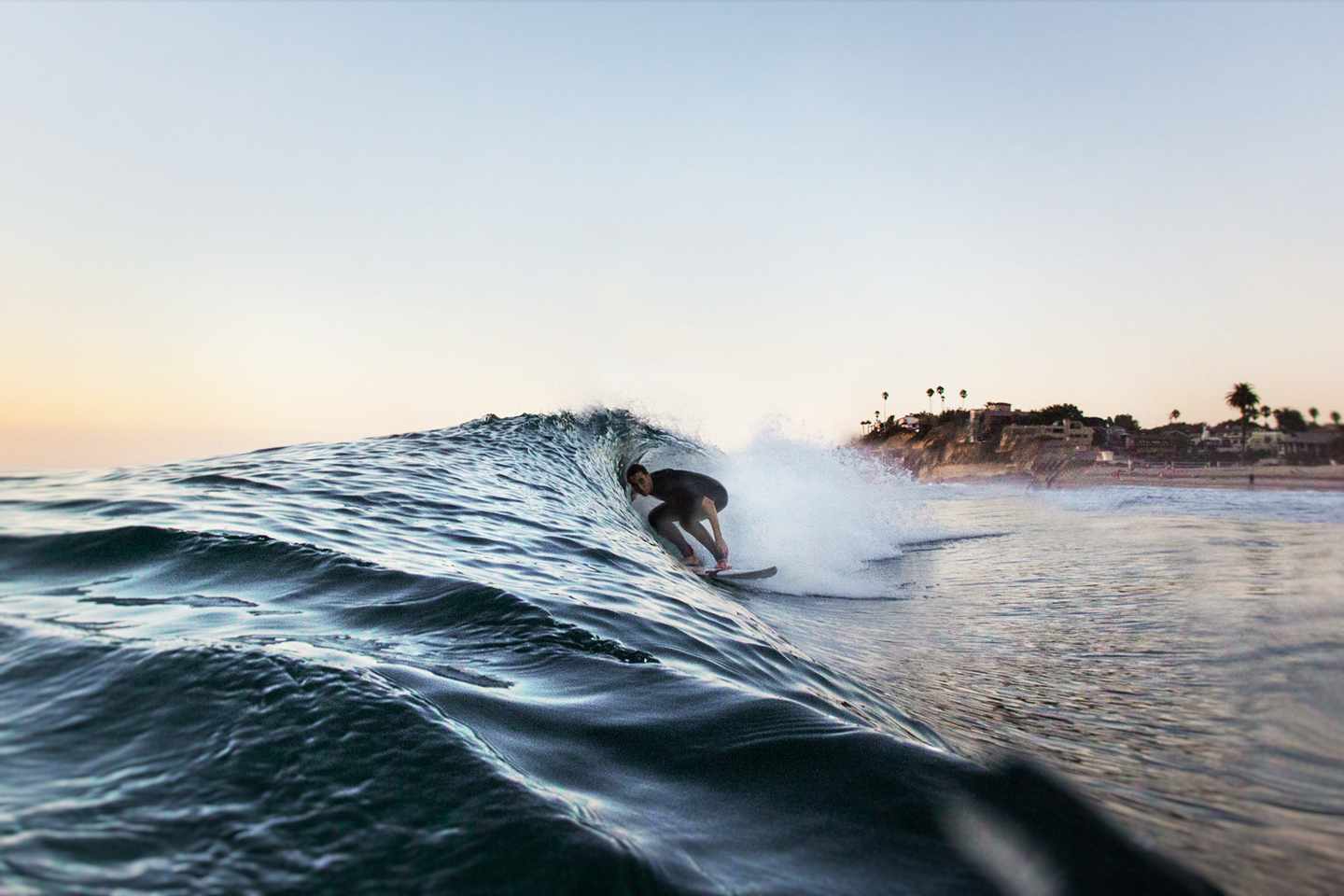 blt4a71c1108f1a8359-USA-kalifornien-mann-am-surfen-g-471904011.jpg Surfer in Kalifornien