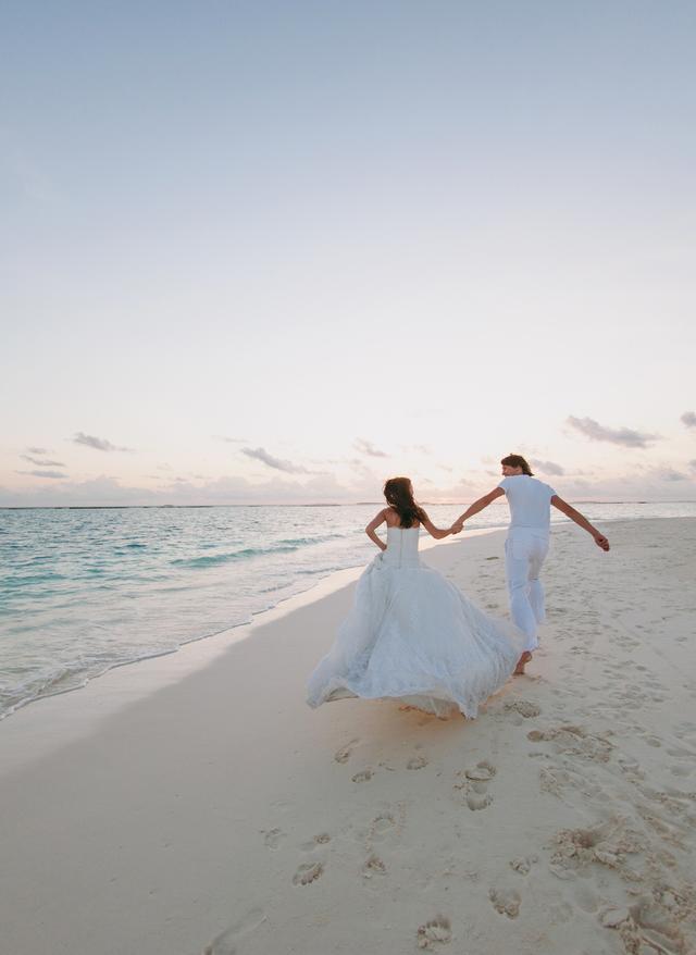 Flitterwochen und Hochzeit auf den Seychellen hochzeit-strand-flitterwochen-t-826289056.jpg