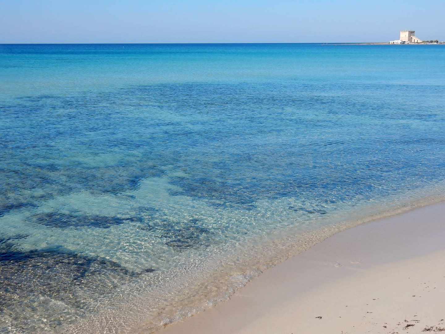 italien-apulien-lapillo-spiaggia-di-torre-g-583856024.jpg