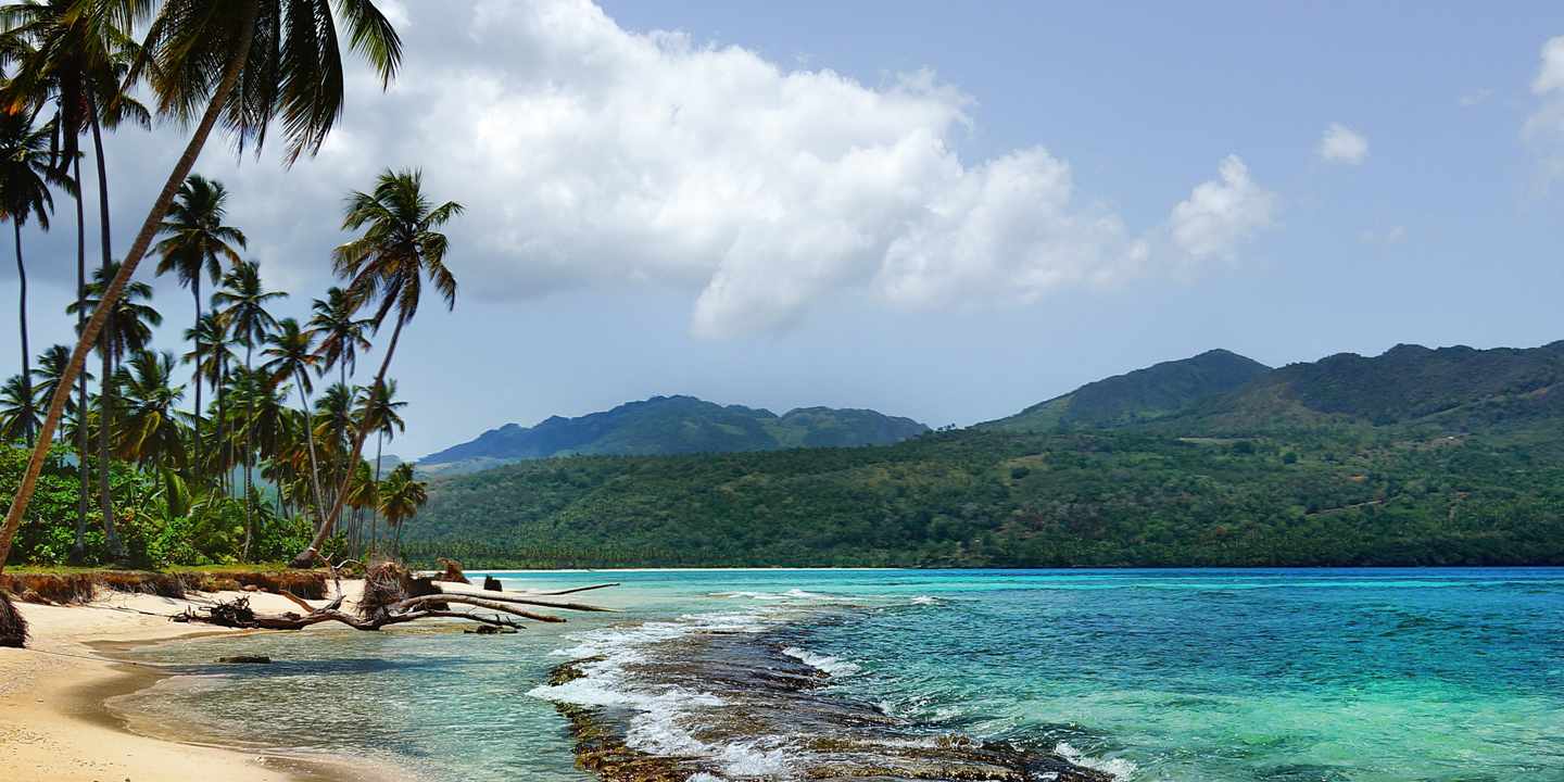 dominikanische-republik-samana-insel-strand-g-502089387.jpg