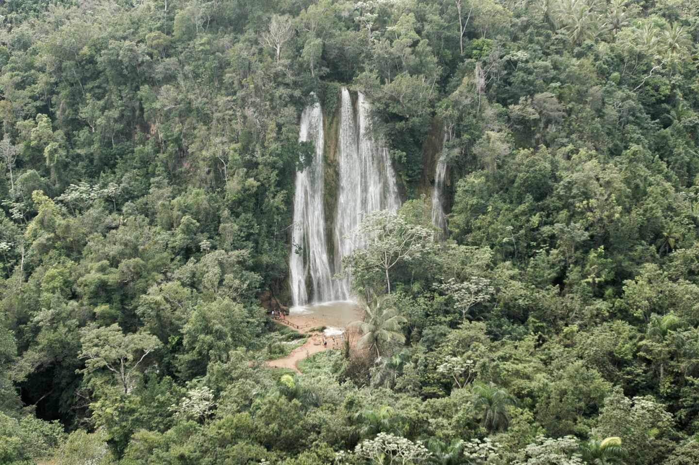dominikanische-republik-samana-el-limon-wasserfall-g-500568970.jpg