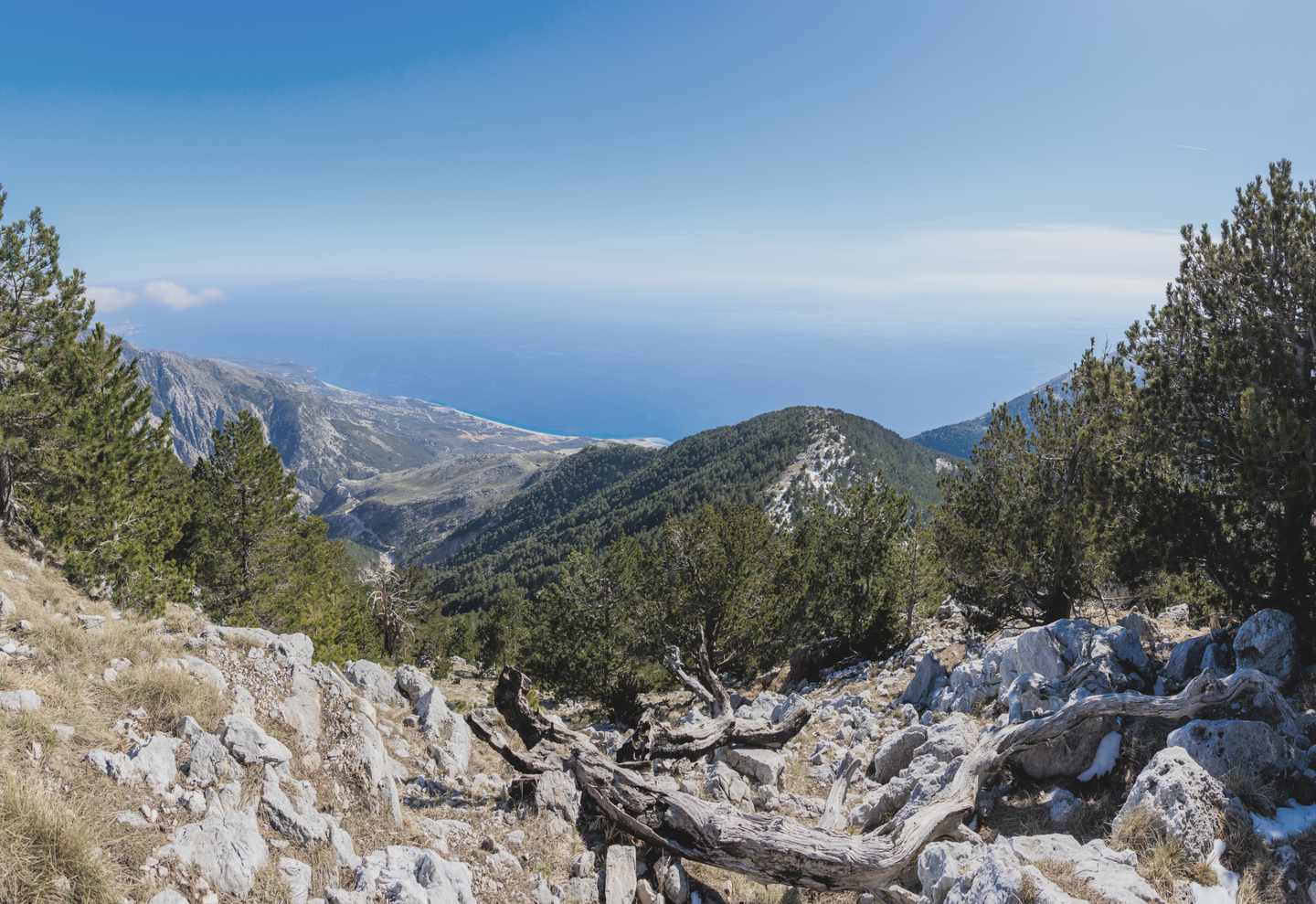 albanien-blick-vom-berg-auf-ionisches-meer-g-1435874917_b.jpg