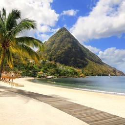 st-lucia-strand-palme-huegel-meer-g-909821450.jpg