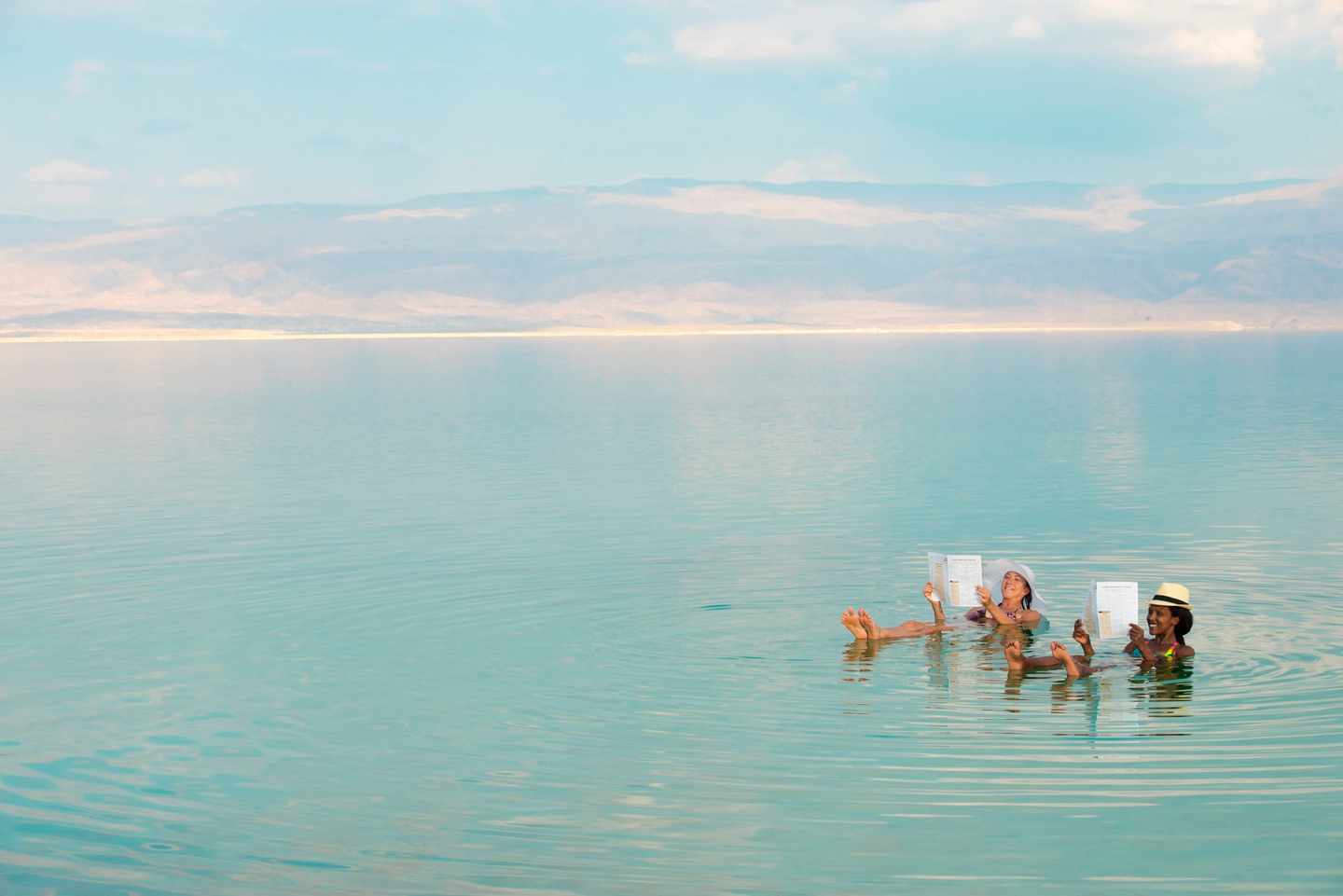israel-totes-meer-zeitung-g-523711019.jpg