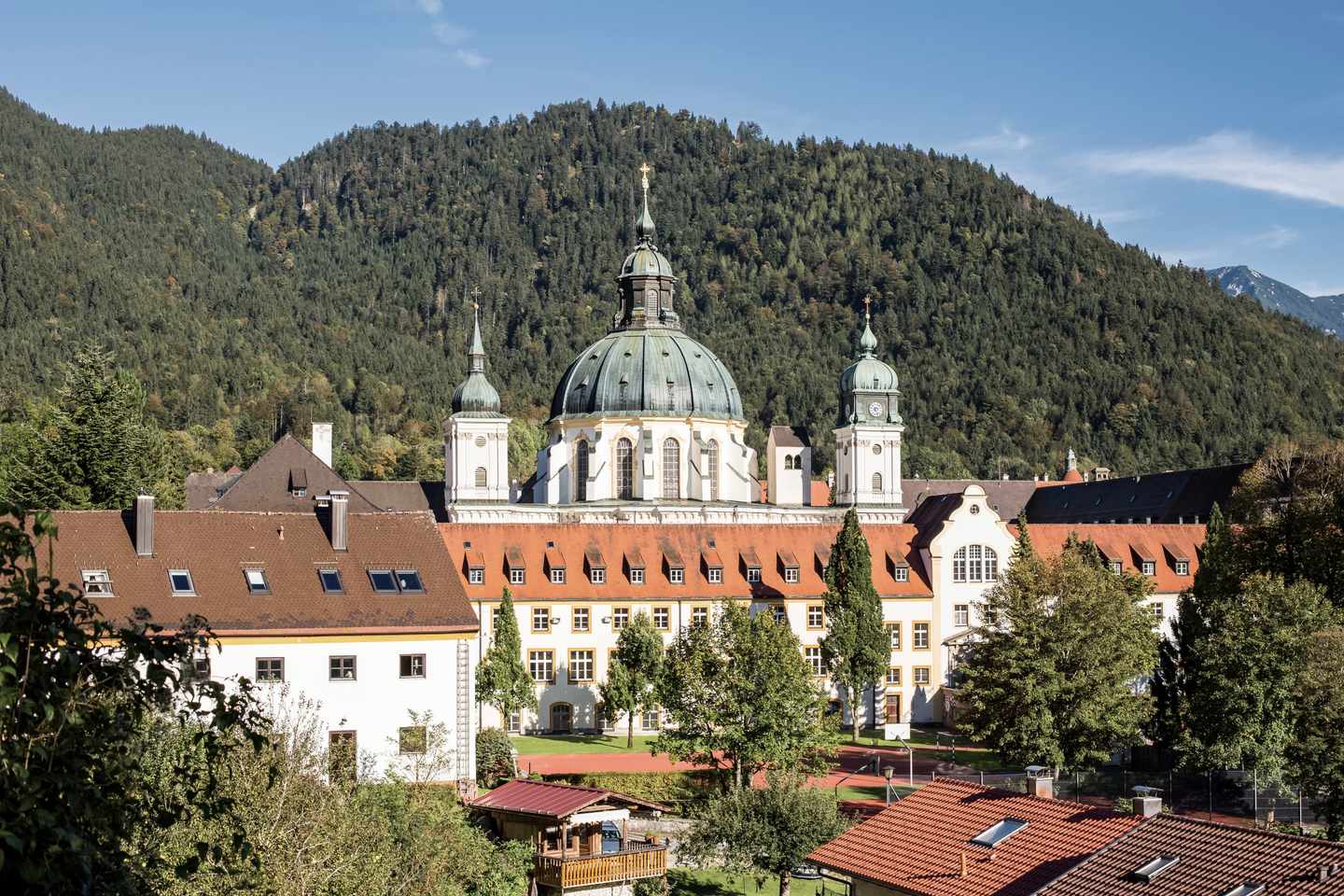 deutschland-bayern-kloster-ettal-g-923315940.jpg