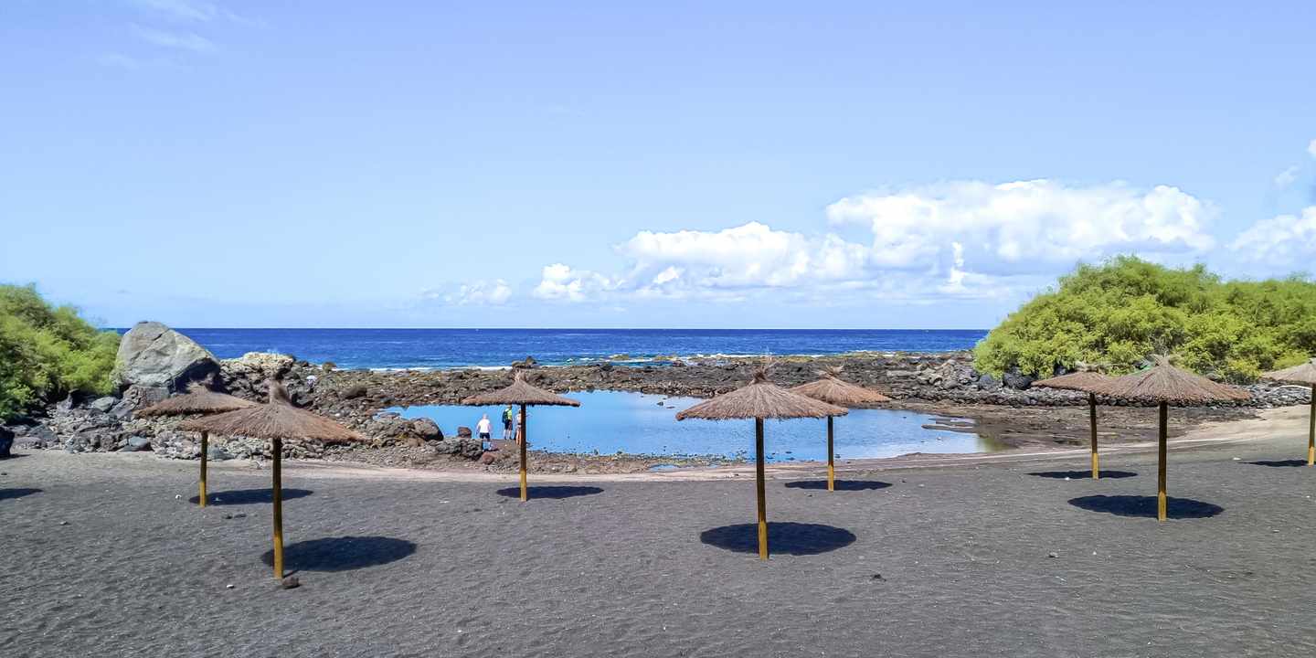 spanien-kanarische-inseln-la-gomera-valle-gran-rey-playa-charco-del-conde-g-2156383051.jpg