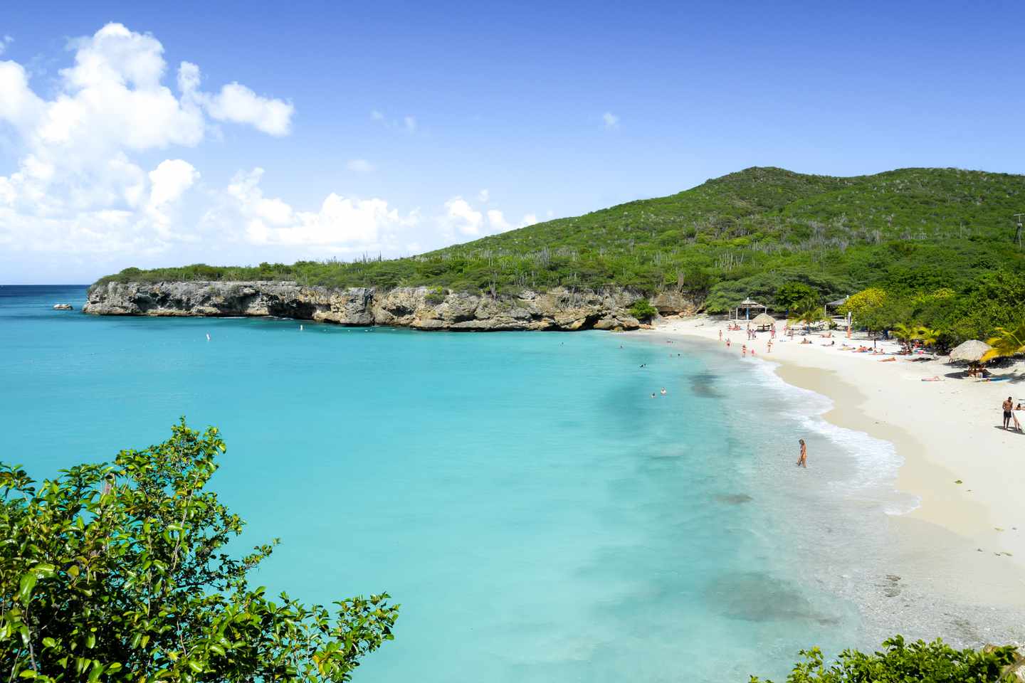 GettyImages-1337231535.jpg Luftaufnahme des Abou Strands auf Curacao
