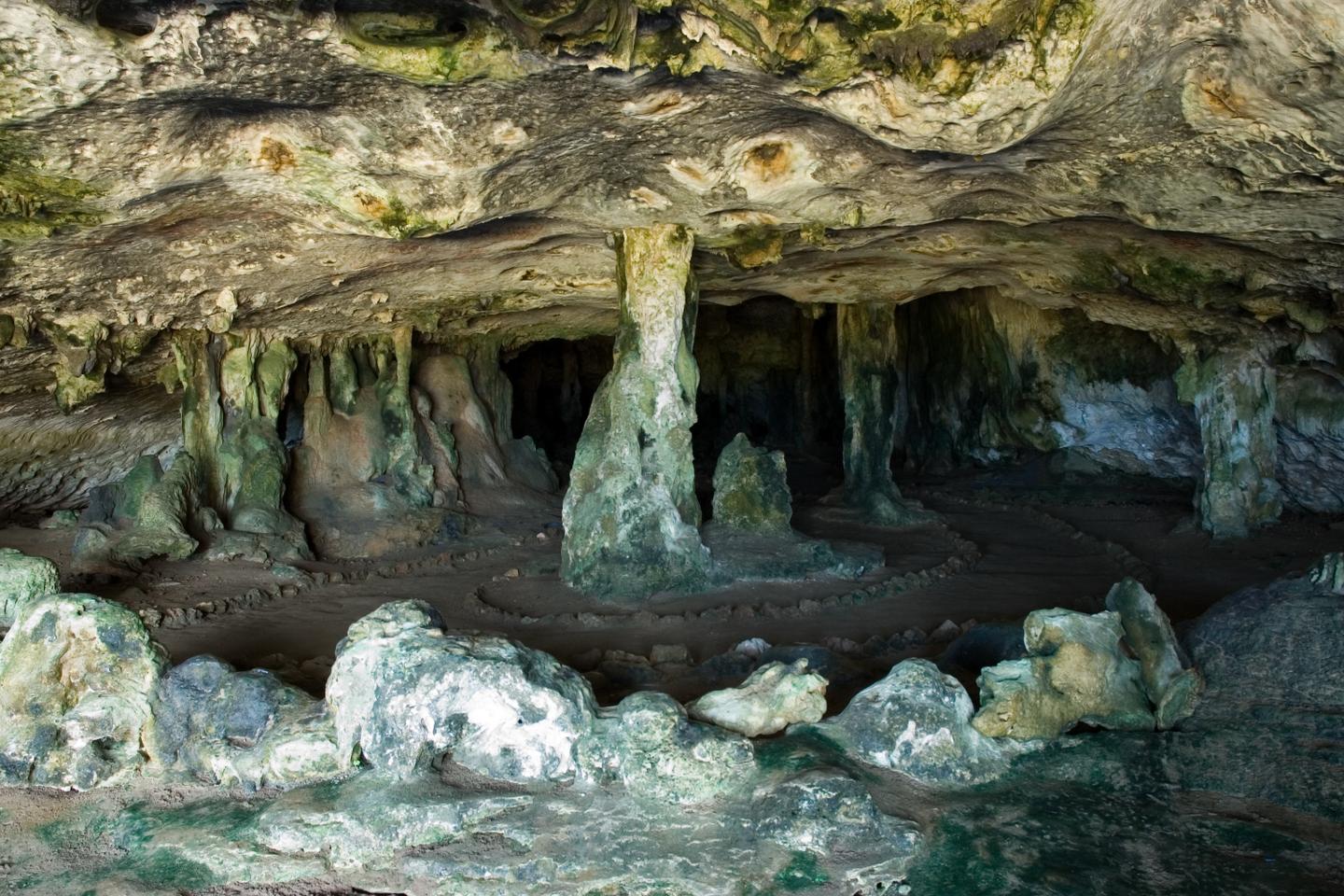 karibik-aruba-fontein-grotte-g-139710807.jpg
