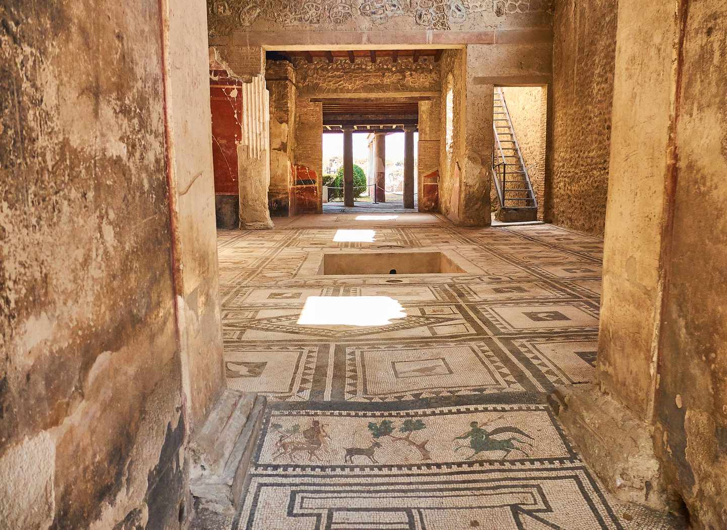 italien-pompeji-ruinen-der-frueheren-stadt-tempel-g-847694568.jpg