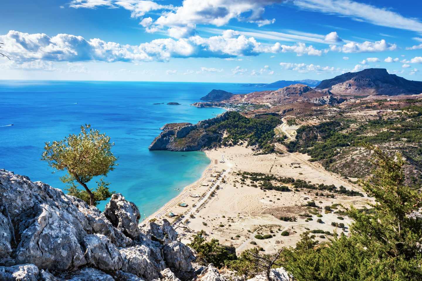 rhodos-Tsambika-Strand-ThinkstockPhotos-896734458.jpg
