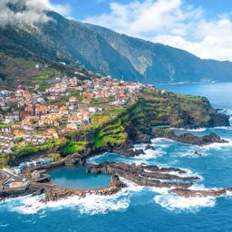 portugal-madeira-luftaufnahme-von-der-kueste-bei-seixal-g-1826912545.jpg