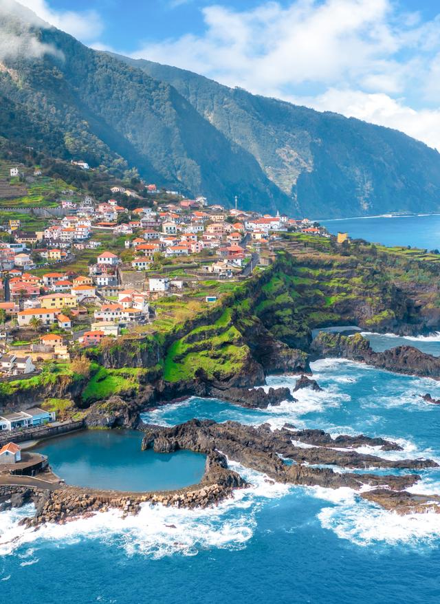 Madeira Urlaub portugal-madeira-luftaufnahme-von-der-kueste-bei-seixal-g-1826912545.jpg