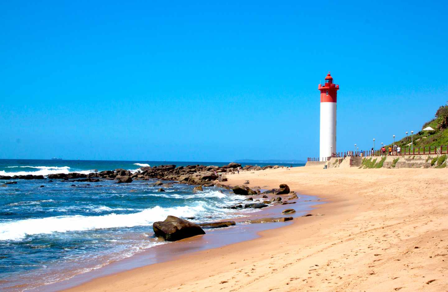suedafrika-durban-leuchtturm-meer-strand-t-452530809.jpg