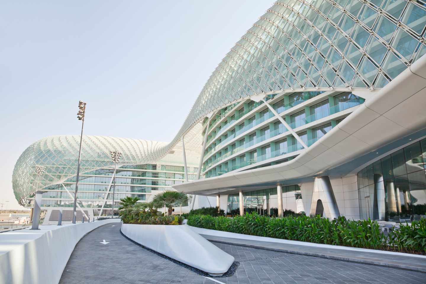 VAE-Abu-Dhabi-Yas-Marina-modernes-Gebäude-g-172457797.jpg
