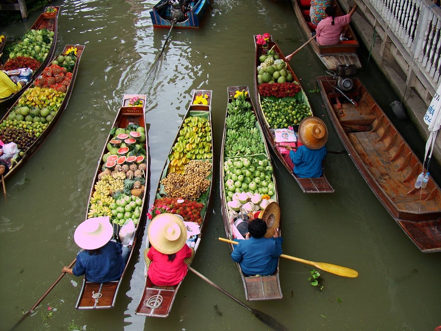 thailand-bangkok-schwimmender-markt-t-140252717.jpg