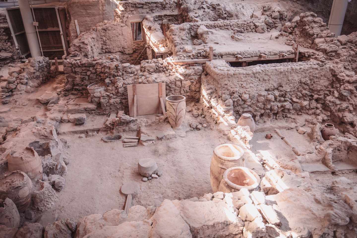 griechenland-santorini-akrotiri-g-521801503.jpg