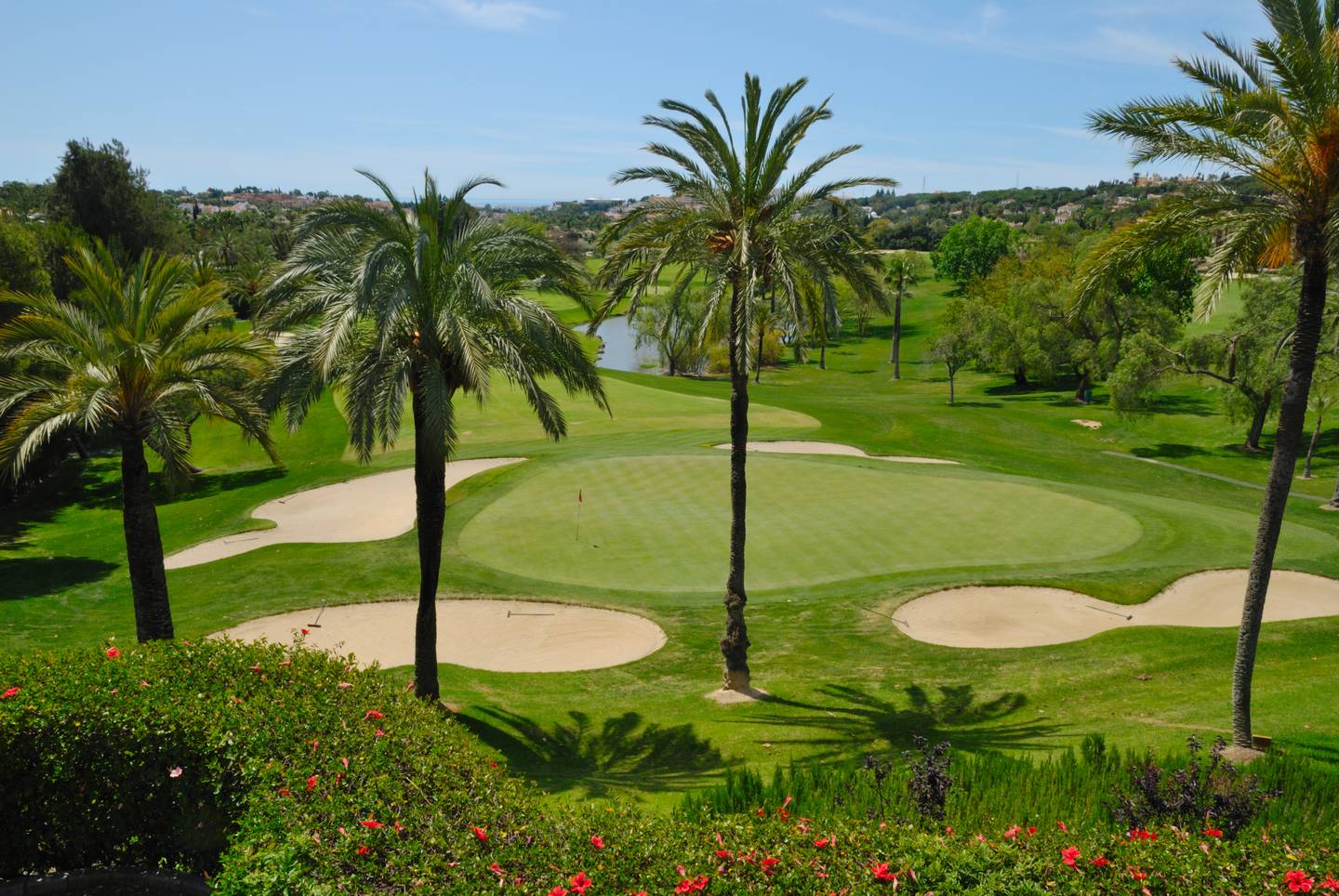 spanien-marbella-golfplatz-jahn-g-475058039.jpg