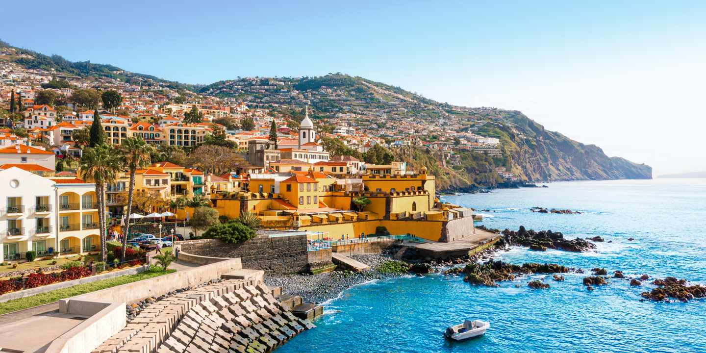portugal-madeira-blick-auf-funchal-und-fuerte-de-madeira-g-2160987100.jpg