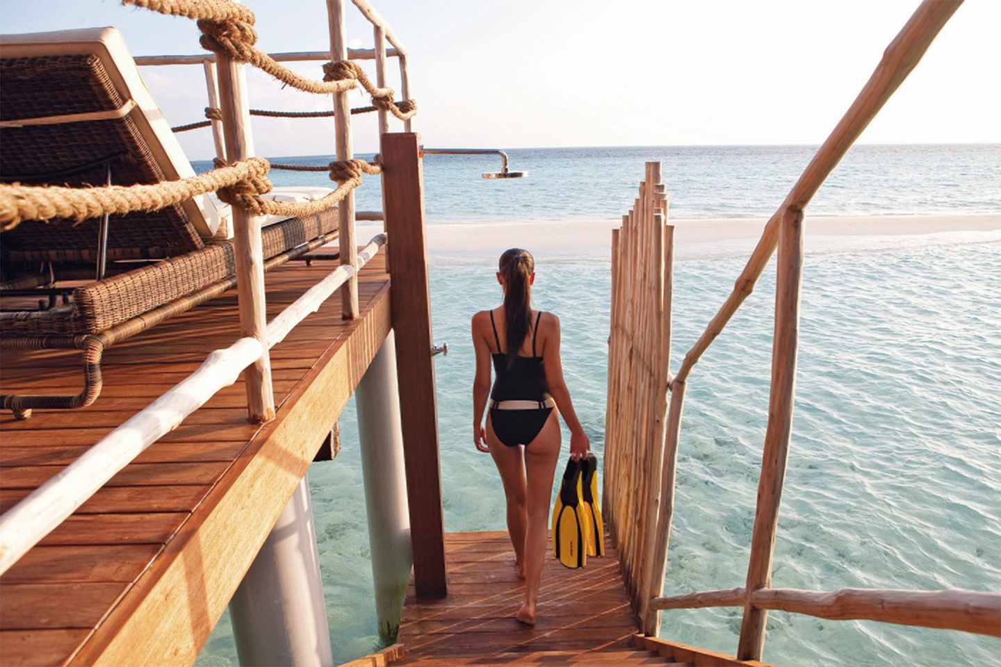 malediven-wasserbungalows-der-mle13121-io-s22-16.jpg
