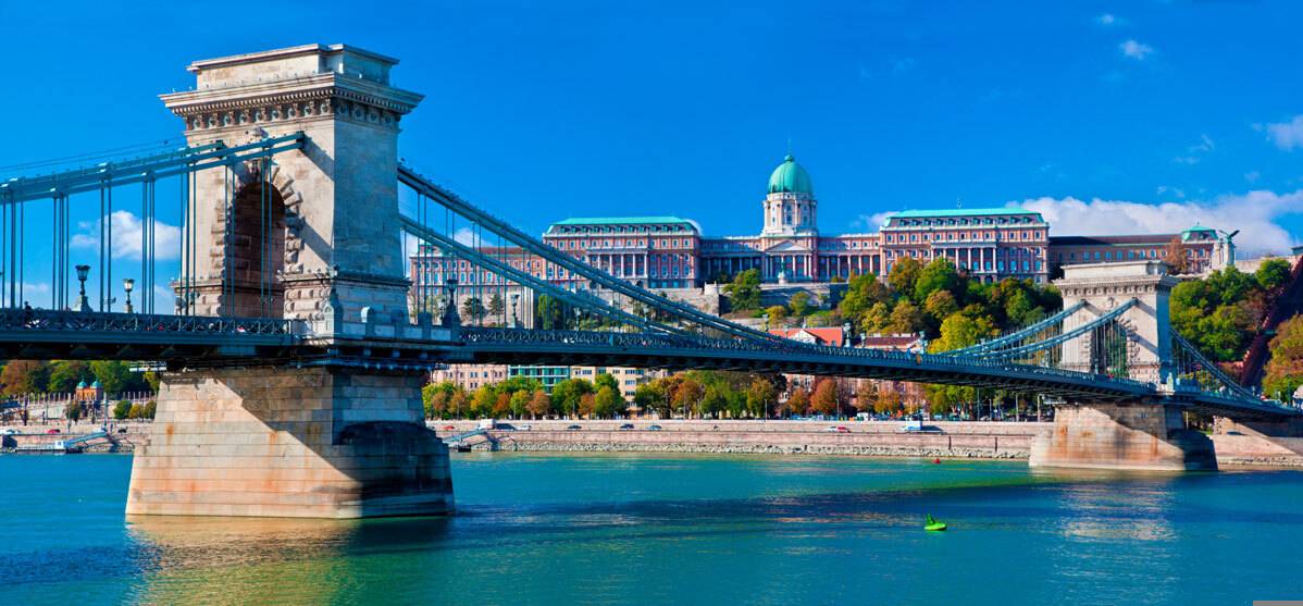 blt2663b83b51545065-budapest-kettenbruecke-burgpalast-t-175789906.jpg budapest-kettenbruecke-burgpalast-t-175789906.jpg