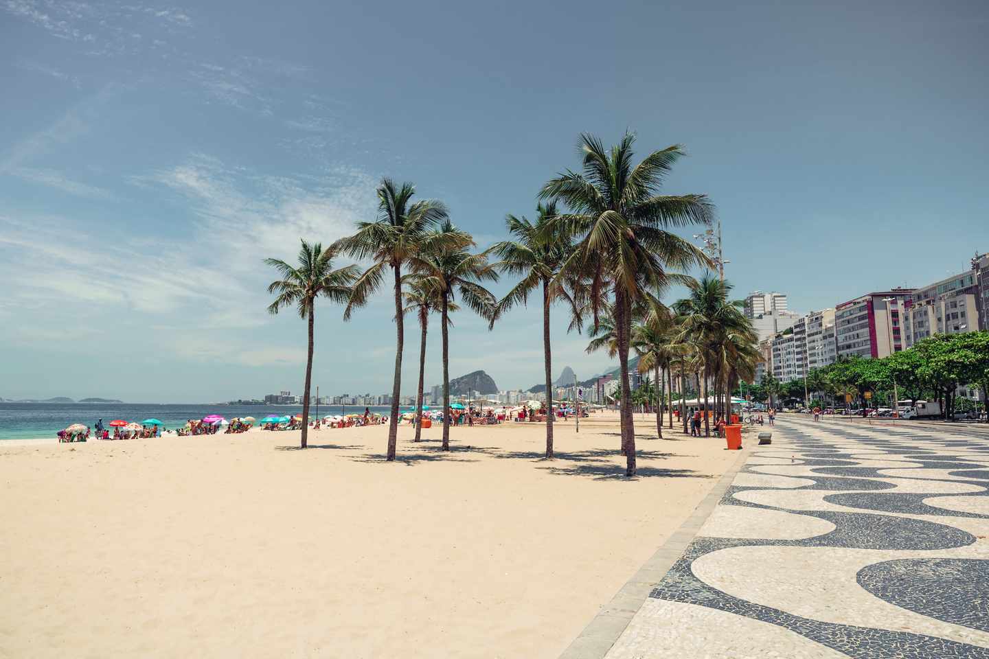 Brasilien-Rio-de-Janeiro-Copacabana-Beach-g-1295425390.jpg