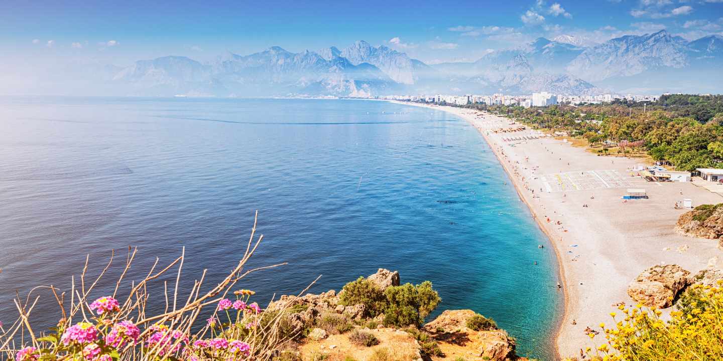 tuerkei-antalya-konyaalti-strand-panoramablick-klippe-mittelmeer-g-1403772687.jpg
