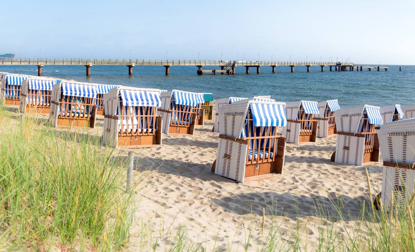 blt0e14f4f183e01103-R_gen-Sandstrand-mit-traditionellen-Strandk_rben-g-628836522_bearbeitet.jpg Rügen-Sandstrand-mit-traditionellen-Strandkörben-g-628836522_bearbeitet.jpg