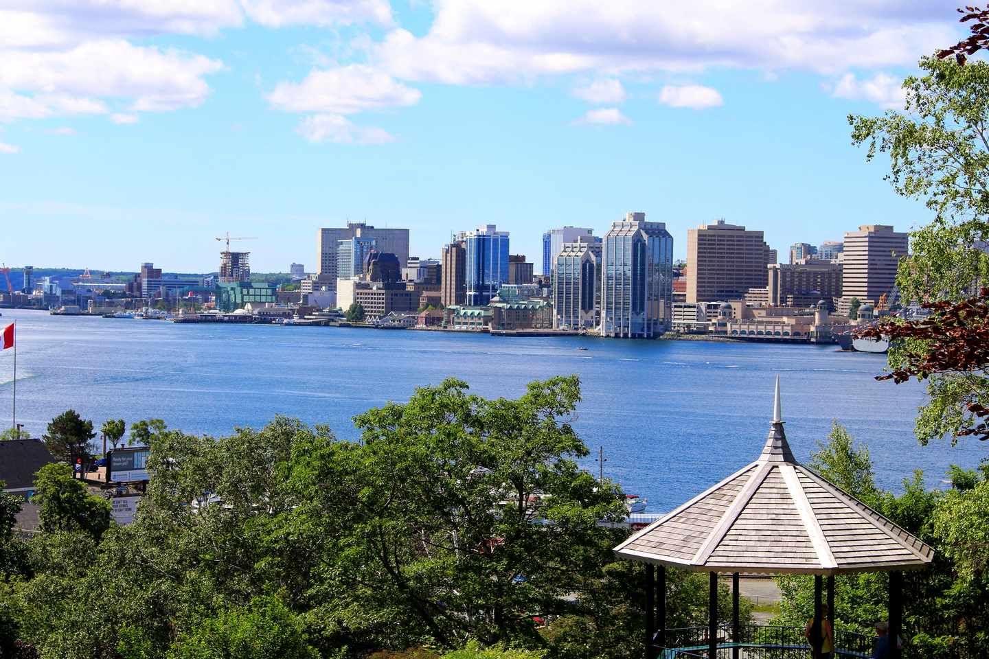 kanada-neuschottland-halifax-skyline-t-810290618.jpg