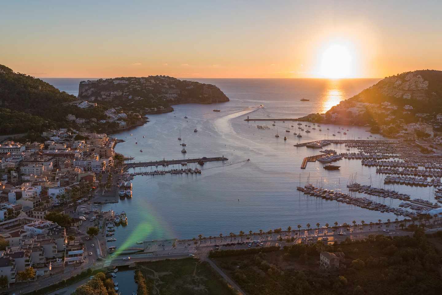 spanien-mallorca-andratx-westen-sonnenuntergang-ueber-port-andratx-g-1087847750.jpg