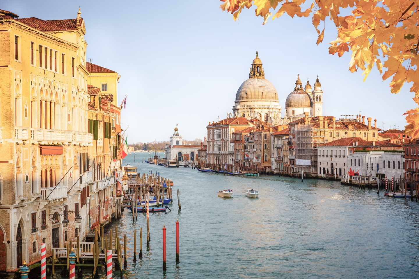italien-venedig-sonniger-abend-g-488536720