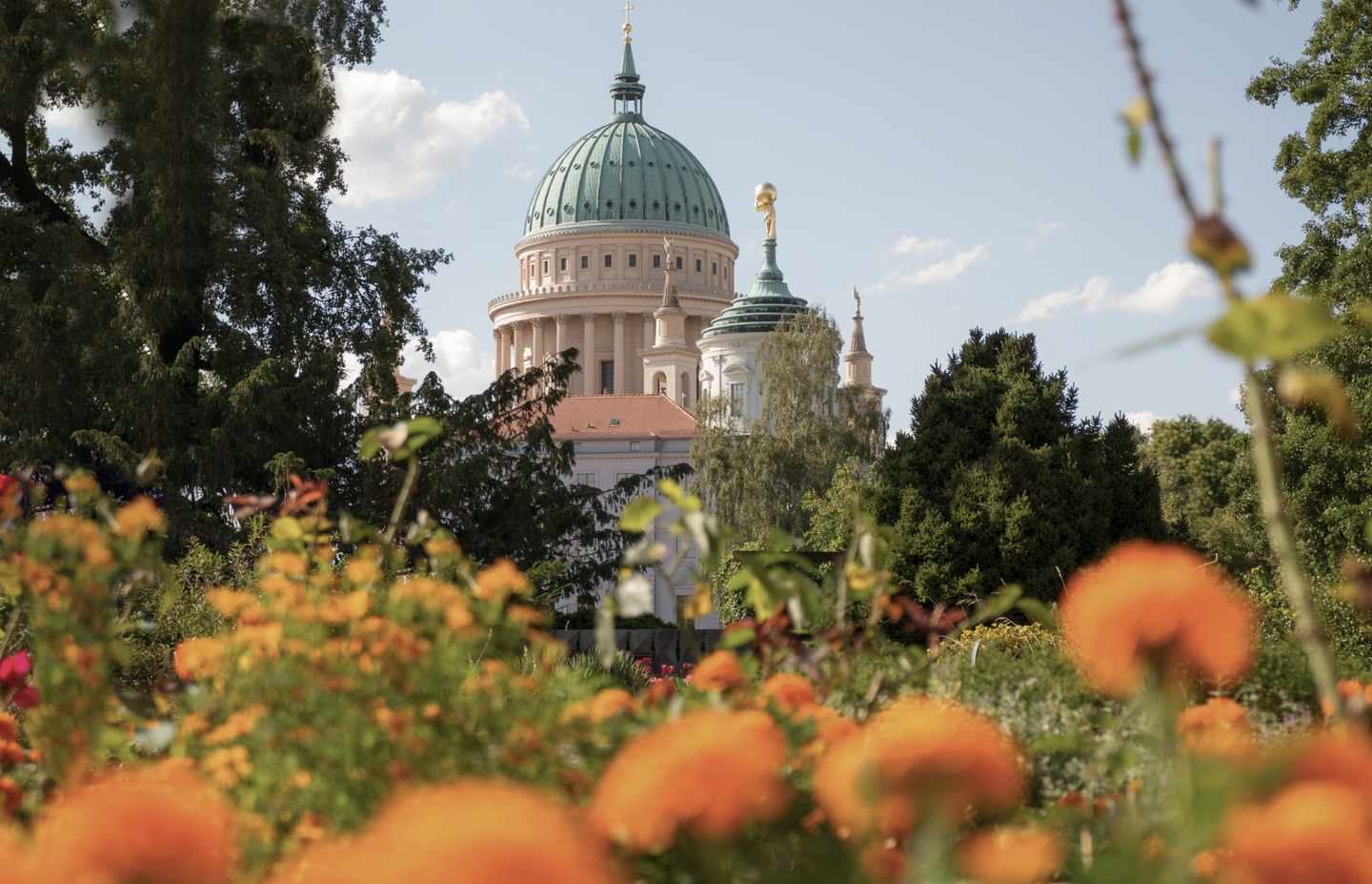 deutschland-brandenburg-potsdam-kuppeln-dom-altes-rathaus-g-182102996.jpg