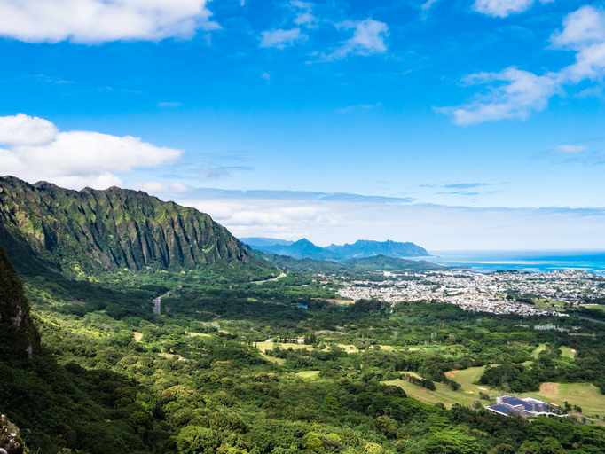 hawaii-nuuanu-pali-lookout-oahu-g-994786774.jpg