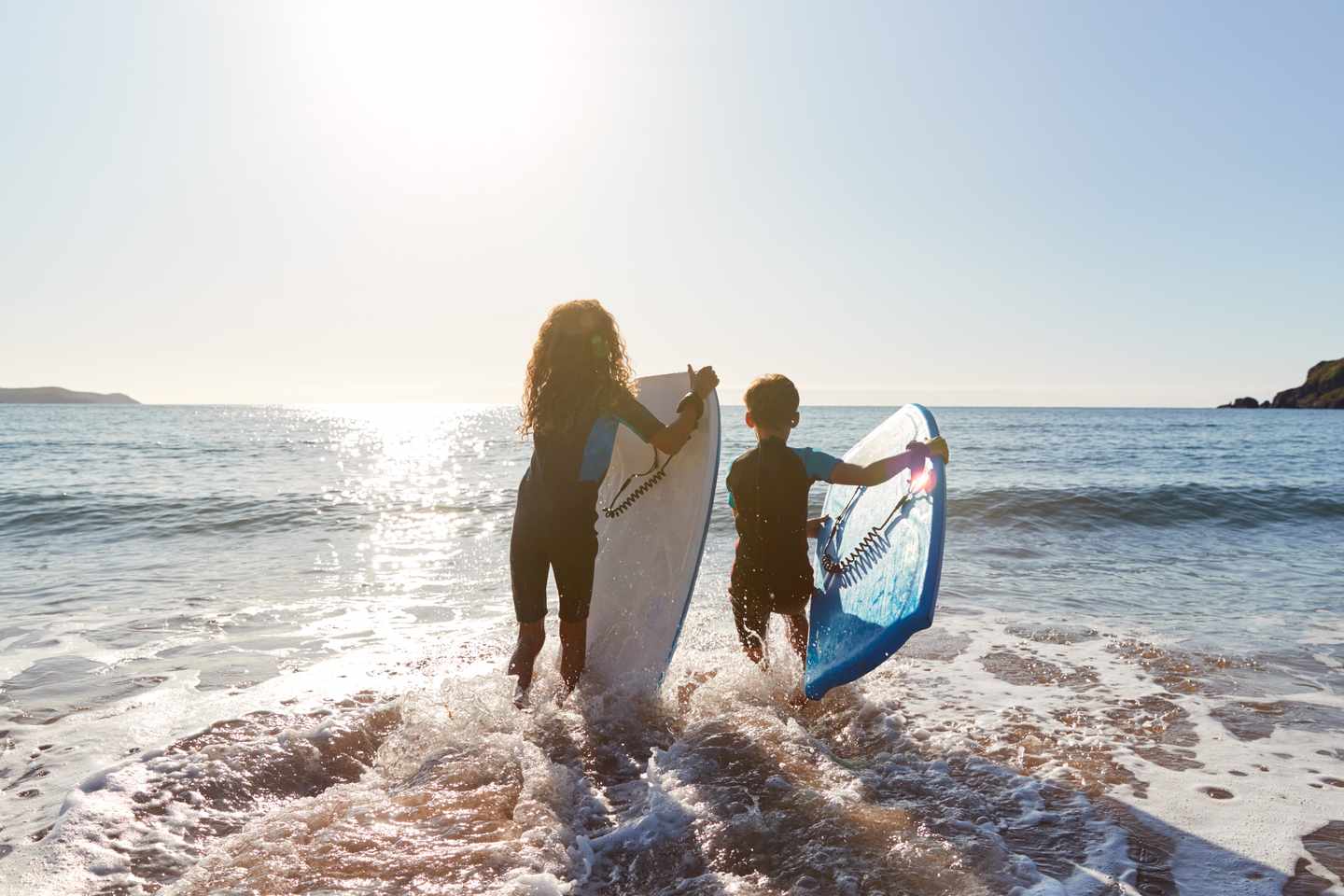 aegypten-familie-kinder-surfen-g1203187750.jpg