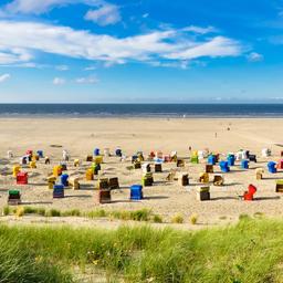 juist-familienurlaub-strand-srandkoerbe-g-888141470.jpg