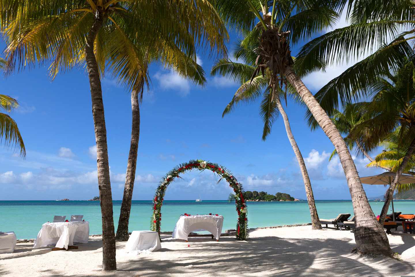 seychellen-hochzeit-strand-t-654647752.jpg