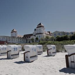 deutschland-mecklenburg-vorpommern-ruegen-binz-strand-strandpromenade-villen-g-535797726.jpg