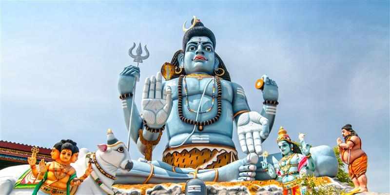 sri-lanka-trincomalee-tempel-koneswaram-statue-gott-shiva-g-660409102.jpg
