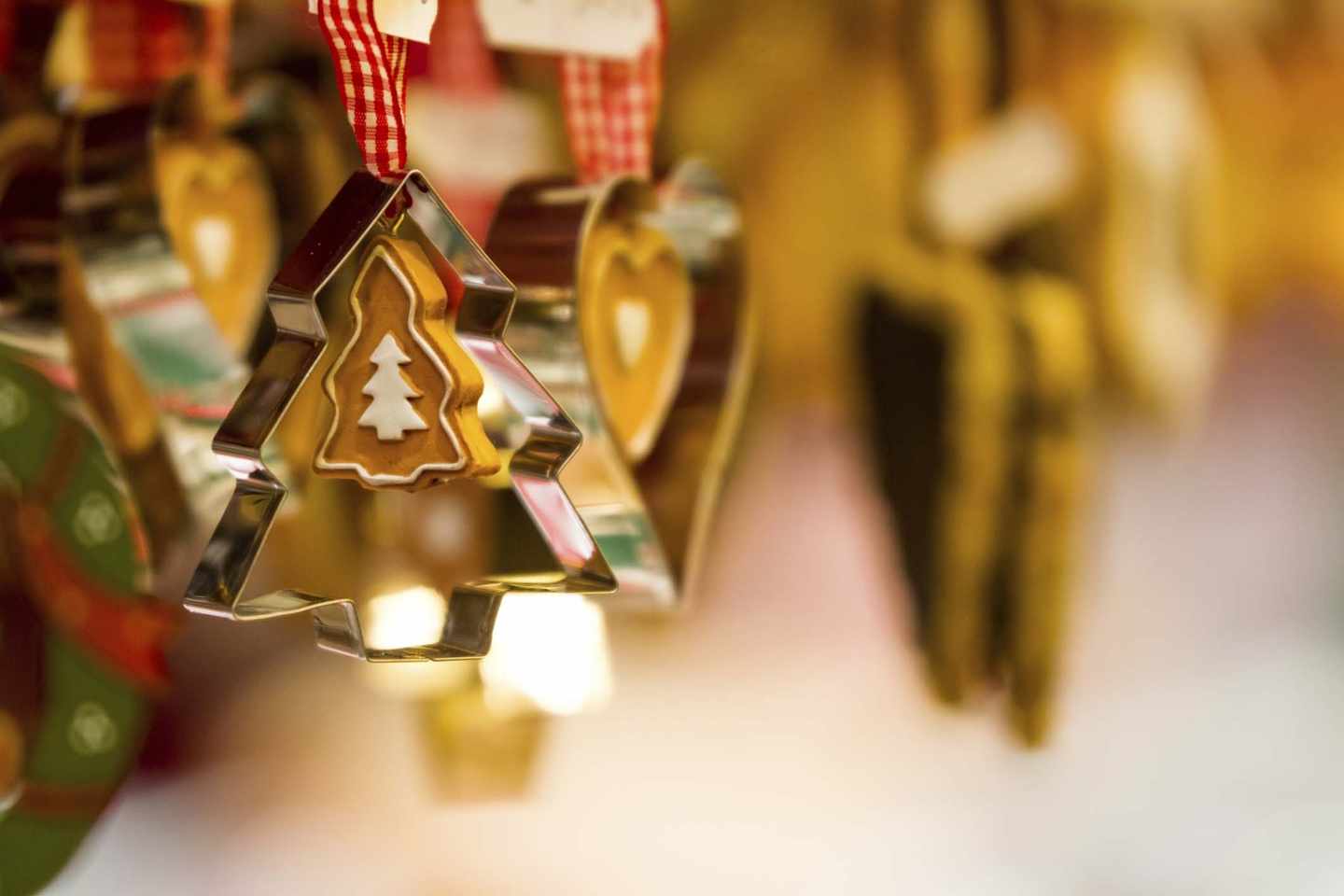 weihnachtsmarkt-plaetzchen-formen-t-513205853.jpg