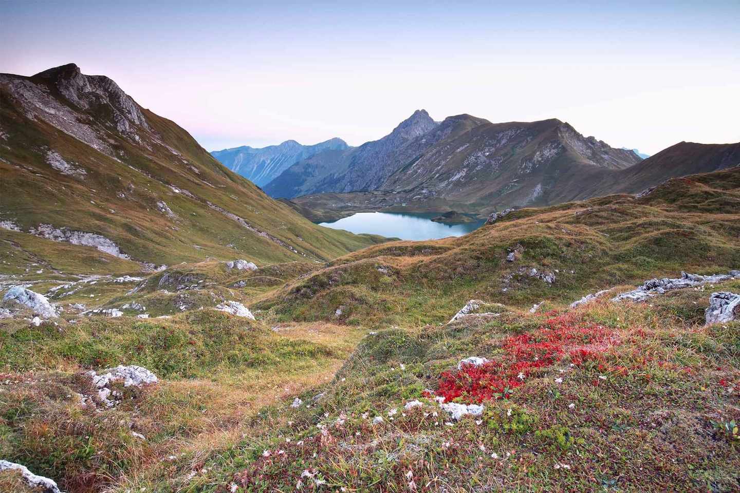 blt212d230cc90df3bf-deutschland-alpen-schrecksee-blcik-zwischen-den-bergen-durch-auf-see-g-615423140.jpg Deutschland Alpen Schrecksee Blick auf den See