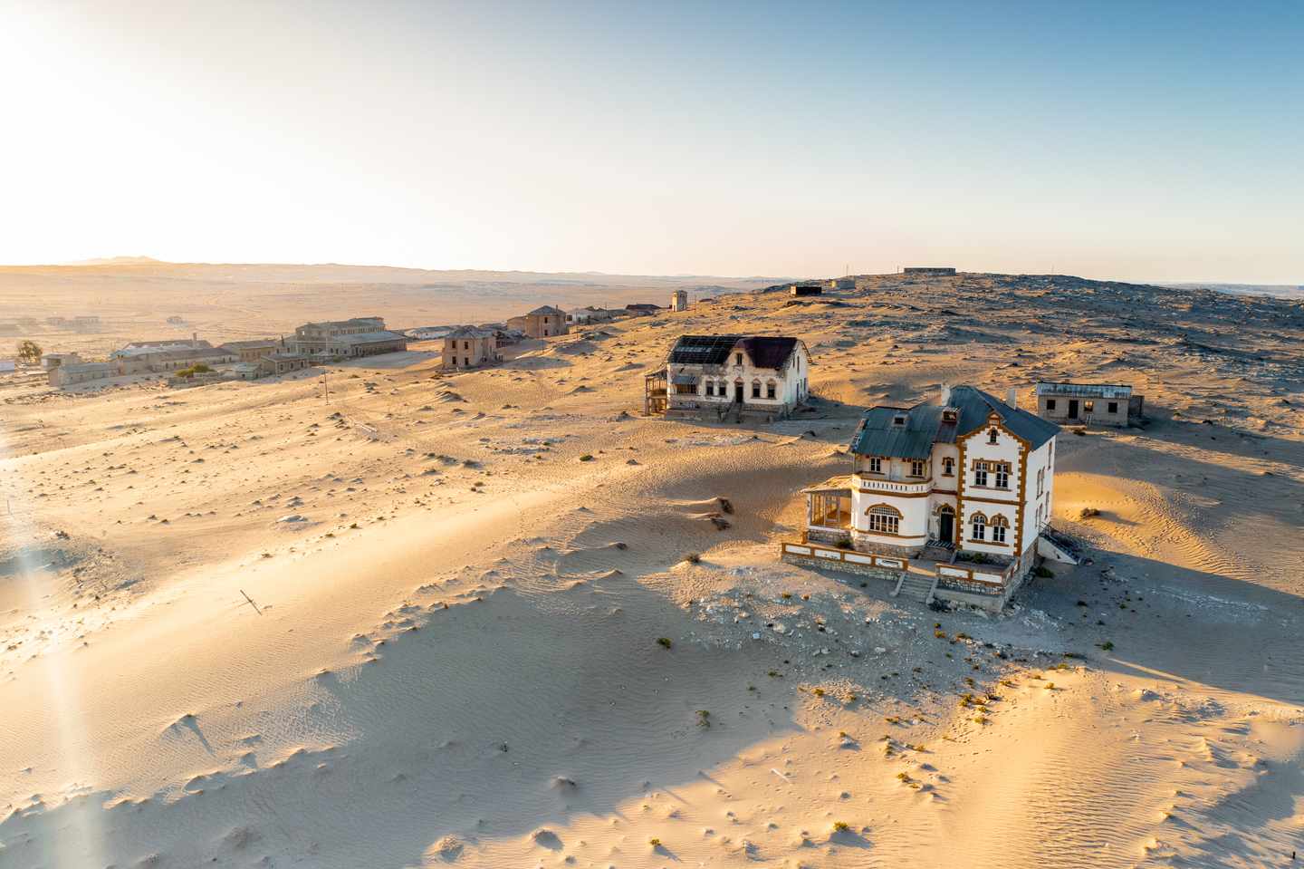 afrika-namibia-luftaufnahme-dorf-kolmanskop-g-1456506423_bearbeitet.jpg