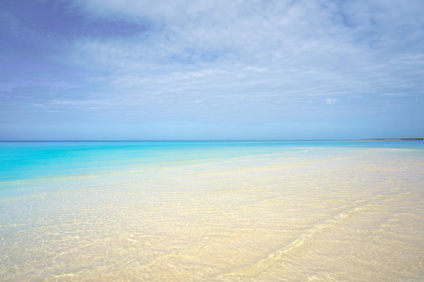 Auch die Insel Holbox bei Cancun hat endlose Strände.